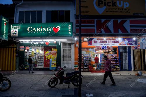 TINJAUAN WAKTU OPERASI FARMASI