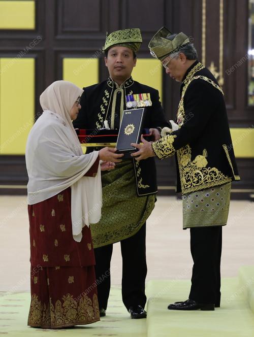 AL-SULTAN ABDULLAH RI'AYATUDDIN AL-MUSTAFA BILLAH SHAH