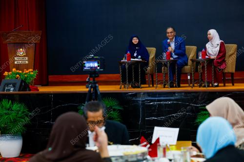 DATUK SERI DR DZULKEFLY AHMAD
