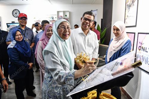 DATUK SERI DR WAN AZIZAH WAN ISMAIL