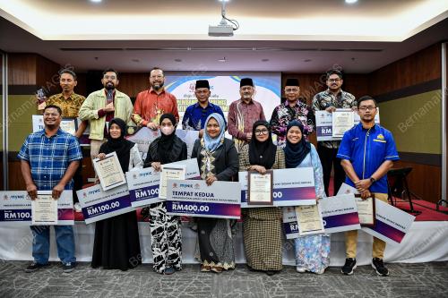 DATUK DR MOHD NA'IM MOKHTAR