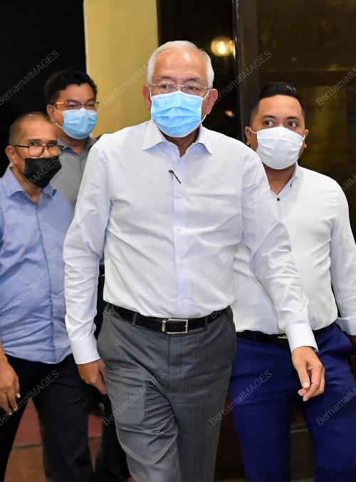 DATUK SERI MAHDZIR KHALID
