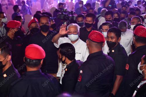 DATUK SERI ISMAIL SABRI YAAKOB