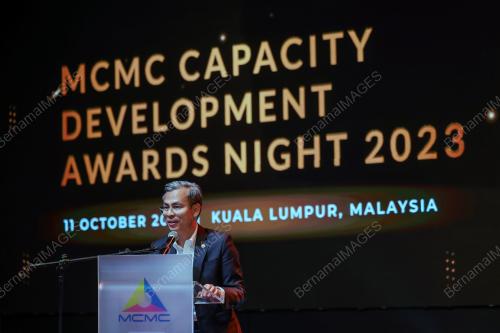 FAHMI FADZIL