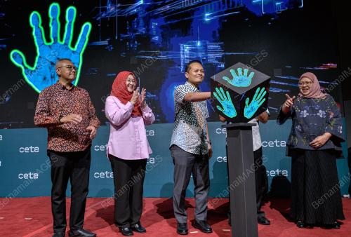 NIIK NAZMI NIK AHMAD