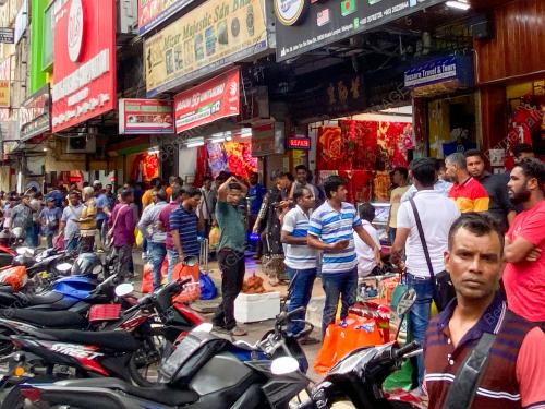 TINJAUAN WARGA ASING JALAN SILANG