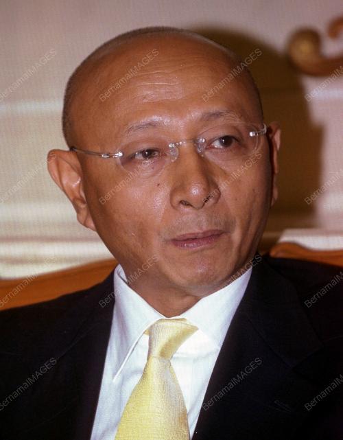 TENGKU AZLAN SULTAN ABU BAKAR
