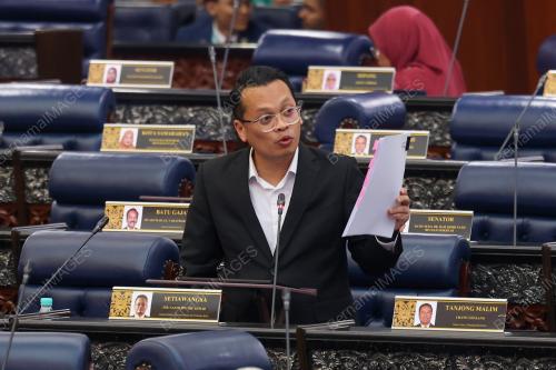 NIK NAZMI NIK AHMAD