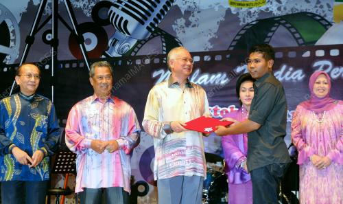 MOHD NAJIB TUN ABDUL RAZAK