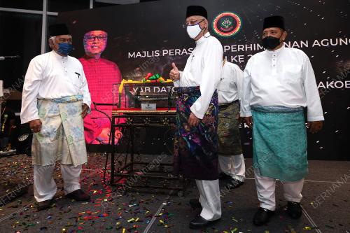 DATUK SERI ISMAIL SABRI YAAKOB