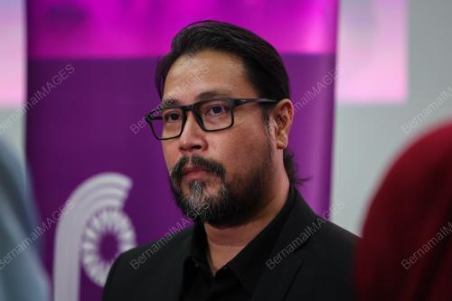 DATUK KAMIL OTHMAN