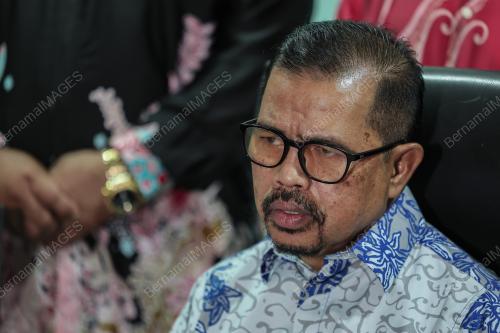 DATUK DR ADNAN MAT