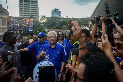 DATUK ISMAIL SABRI YAAKOB