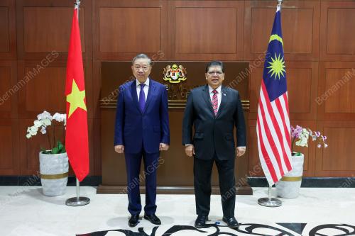 TAN SRI DR JOHARI ABDUL