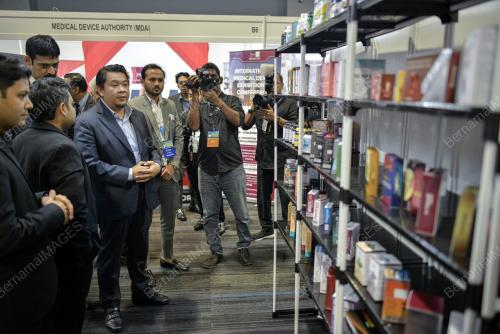 DATUK LUKANISMAN AWANG SAUNI