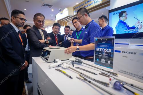 DATUK SERI DR DZULKEFLY AHMAD