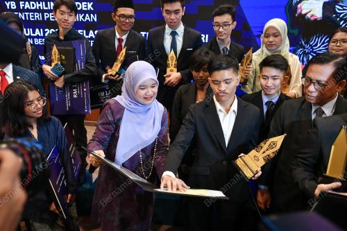 FADLINA SIDEK