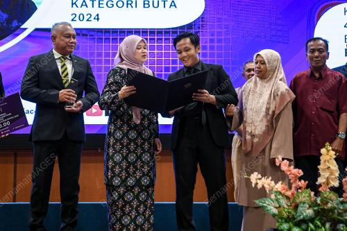 FADLINA SIDEK