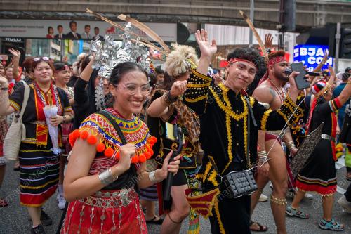 PERARAKAN BUDAYA BORNEO