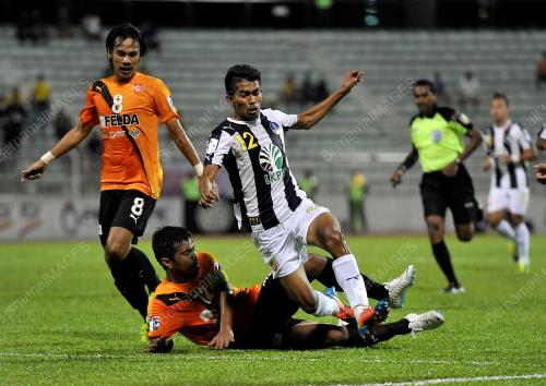 KL59_26082014_BOLA