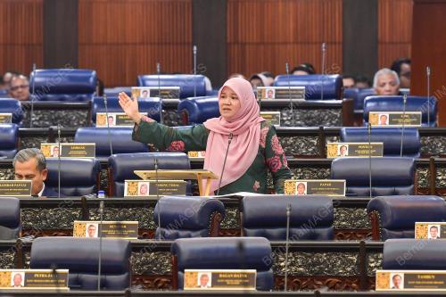 FADHLINA SIDEK