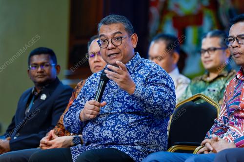 DATUK ROSLAN ABDUL RAHMAN