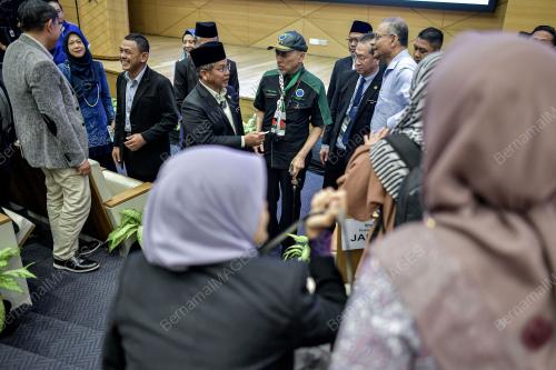 DATUK DR MOHD NA'IM MOKHTAR