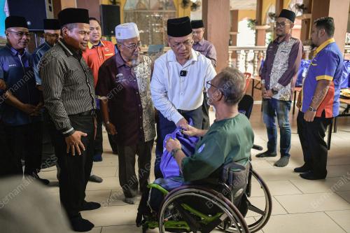DATUK DR MOHD NA'IM MOKHTAR