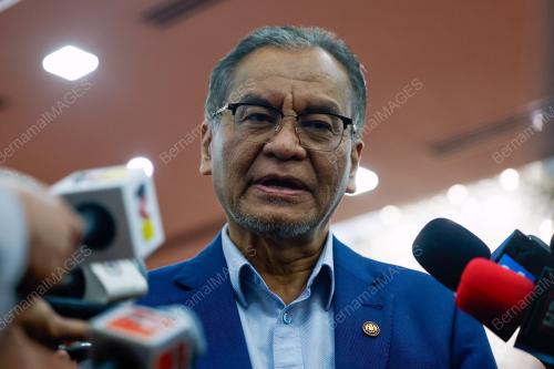 DATUK SERI DR DZULKEFLY AHMAD