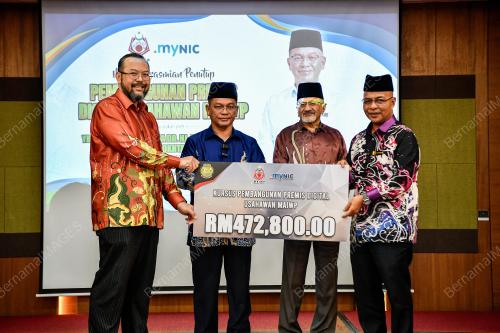 DATUK DR MOHD NA'IM MOKHTAR