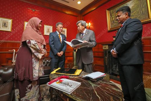 SULTAN SHARAFUDDIN IDRIS SHAH