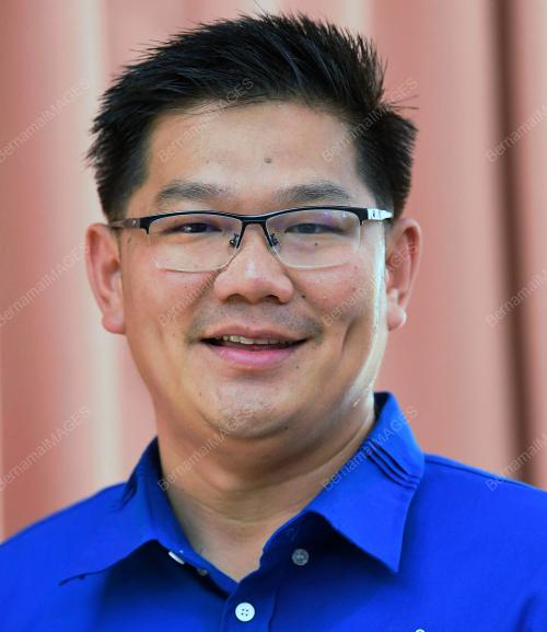 DATUK LIM BAN HONG