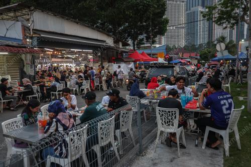BERBUKA PUASA