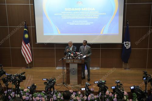 DATUK SERI HAMZAH ZAINUDIN 