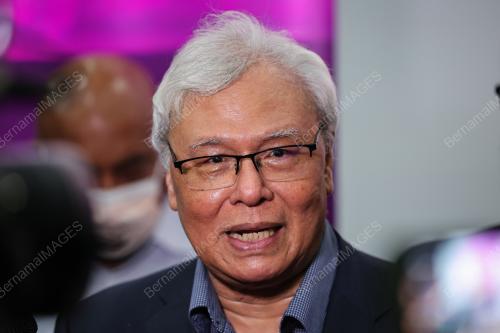 DATUK KAMIL OTHMAN