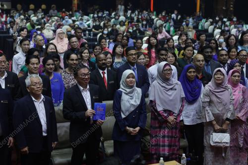FADHLINA SIDEK