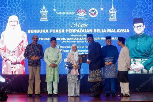 DATUK SERI DR WAN AZIZAH WAN ISMAIL