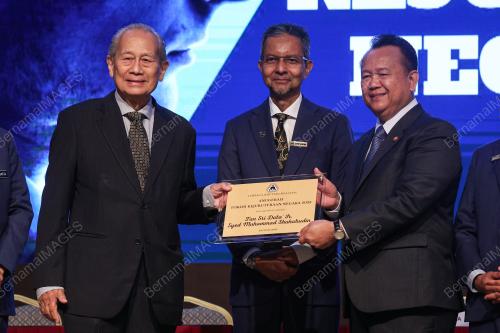 DATUK SERI ALEXANDER NANTA LINGGI