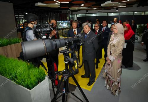 SULTAN SHARAFUDDIN IDRIS SHAH