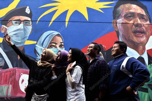 MURAL PETUGAS BARISAN HADAPAN COVID-19