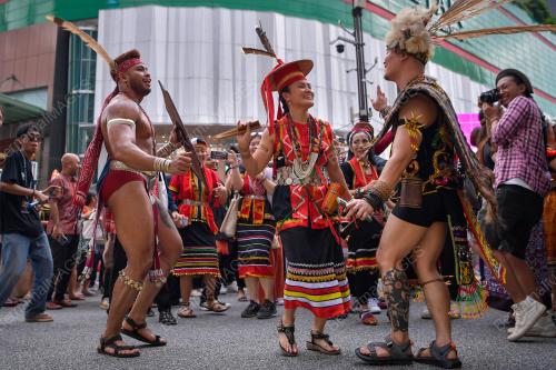 PERARAKAN BUDAYA BORNEO