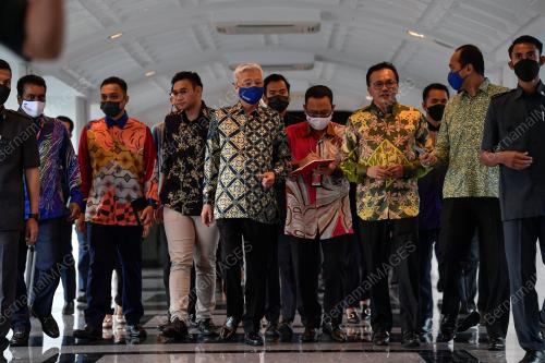 DATUK SERI ISMAIL SABRI YAAKOB