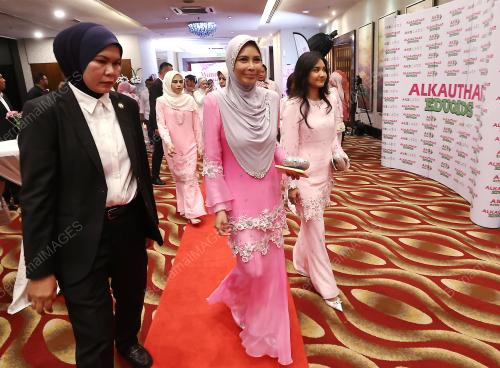 SULTANAH NUR ZAHIRAH
