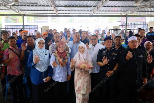 DATUK SERI DR WAN AZIZAH WAN ISMAIL
