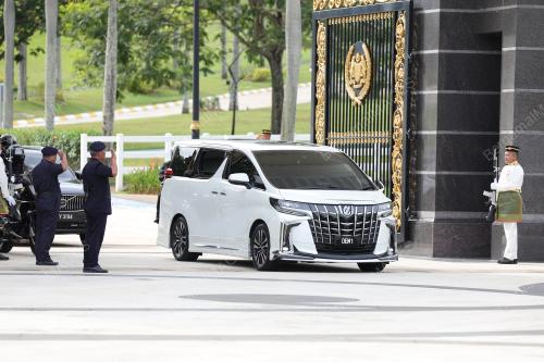 DATUK SERI ISMAIL SABRI YAAKOB