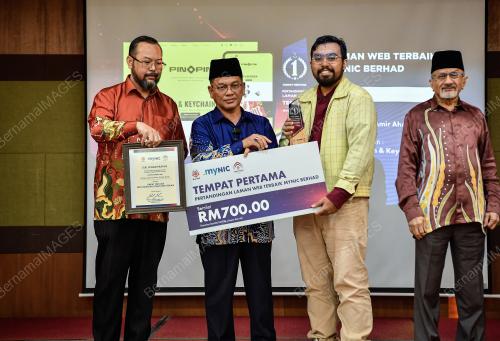 DATUK DR MOHD NA'IM MOKHTAR