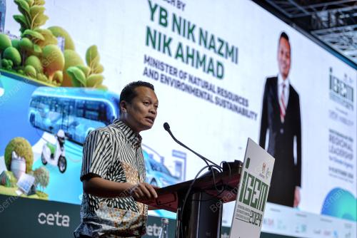 NIIK NAZMI NIK AHMAD