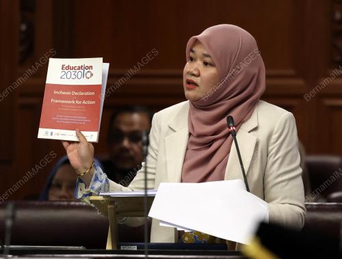 FADHLINA SIDEK