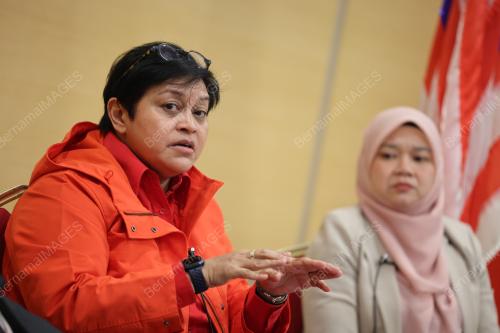 FADHLINA SIDEK