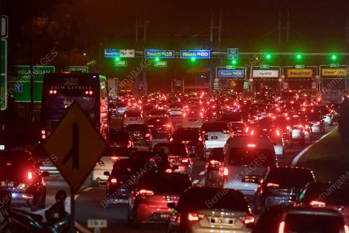 TINJAUAN ALIRAN TRAFIK LEBUHRAYA KARAK